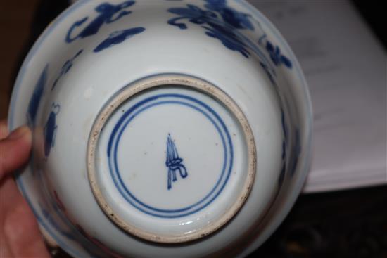 A pair of Chinese Kangxi blue and white hundred antique pattern bowls diameter 15cm